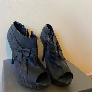 Black peep toed heels